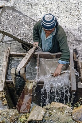 Panning for Gold-Peru Peru