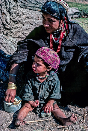 Rumbur Mother and Child-Kalash